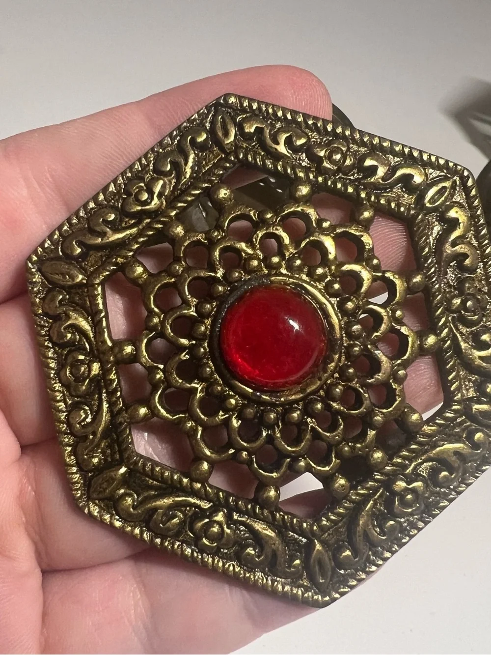 Red and Brass Ton Set of four Ring Napkin Holders Hexagon Jeweled, 7 Set